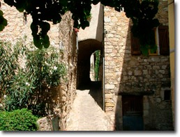 Seillans village square